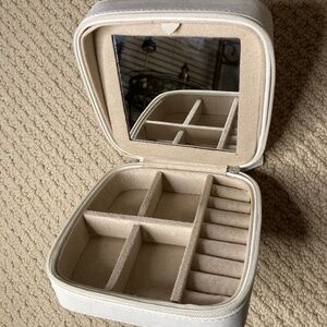 White faux leather travel jewelry case